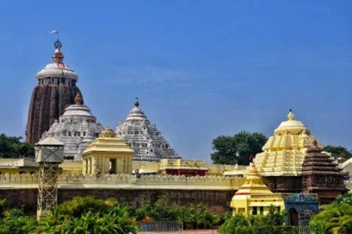 Huge turnout at Puri temple as Lord Jagannath adorns golden attire - Vimarsana News