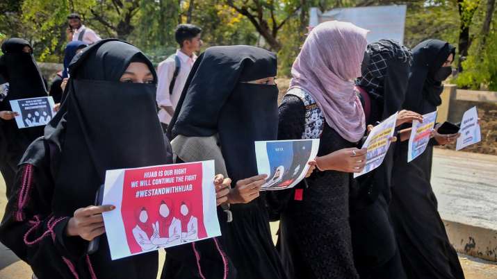 "Hijab is our dignity" graffiti surfaces in Karnataka's Hospet, civic officials remove it later - Vimarsana News
