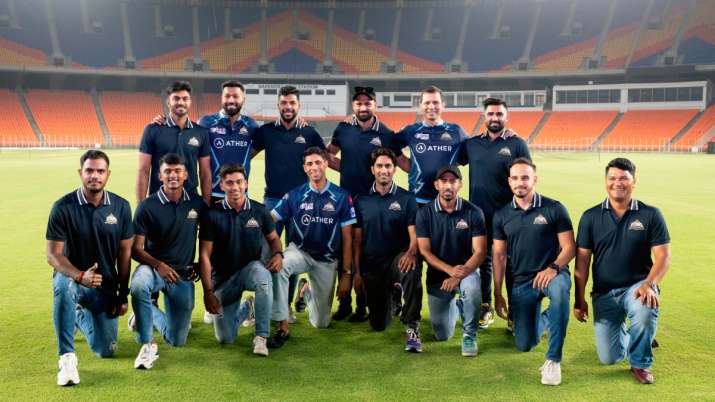 IPL 2022: Gujarat Titans meluncurkan jersey Tim Resmi mereka di Stadion Narendra Modi