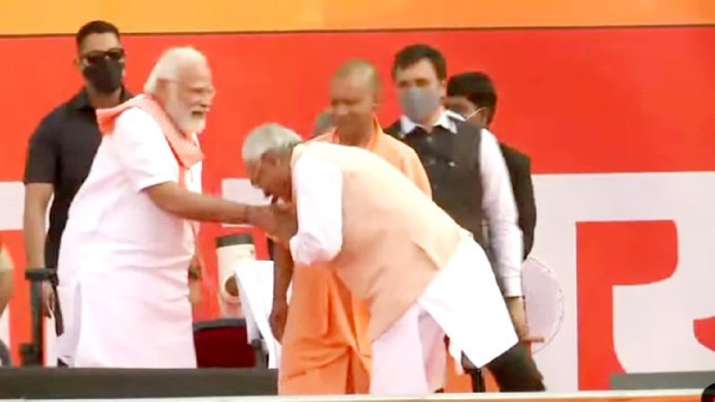 'Majboori' made Nitish Kumar fall on PM Modi's feet in Lucknow, alleges Rabri Devi - Vimarsana News