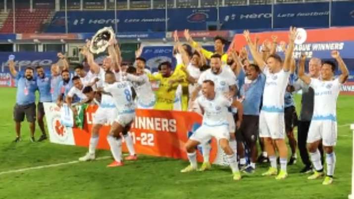 Jamshedpur FC players celebrate after winning the final of ISL 2021-22