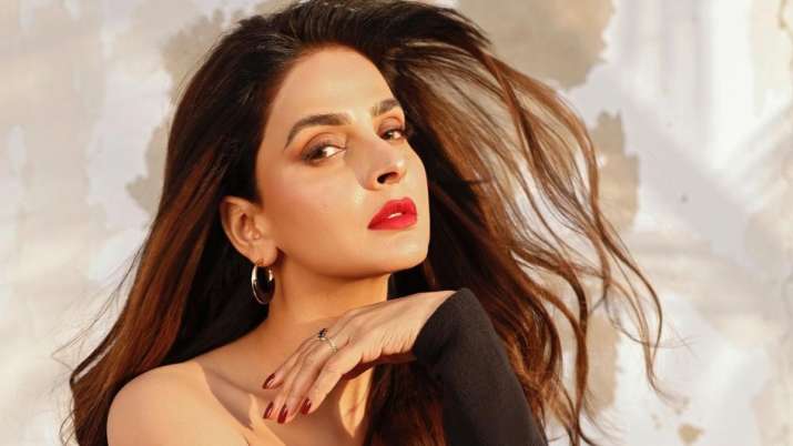 Pakistani actress Saba Qamar remembers Irrfan Khan, says she regrets not being in touch with him - Vimarsana News
