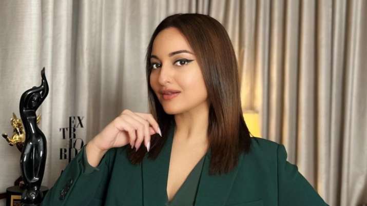 Sonakshi Sinha issues official statement on rumours of non bailable warrant  issued against her | Entertainment News – India TV