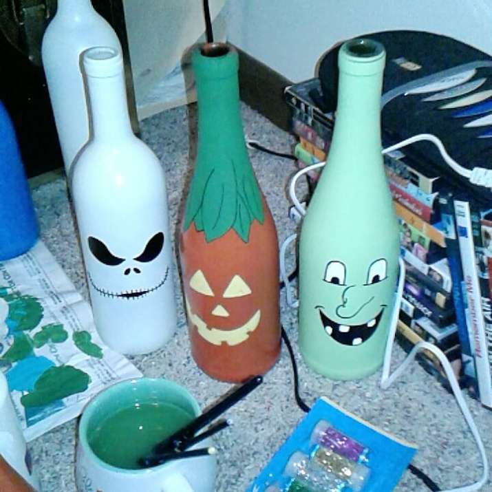 India Tv - Use wine bottles for Halloween decorations