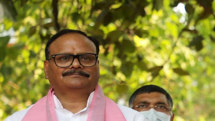 Uttar Pradesh: Man carries wife to hospital on cart, deputy CM Brajesh Pathak orders probe - Vimarsana News
