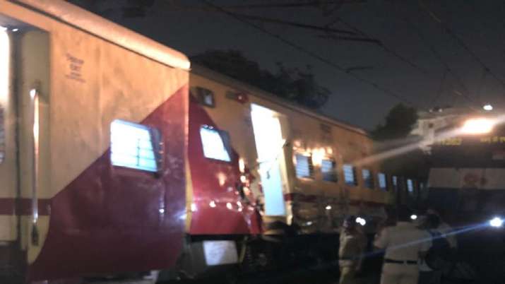India Tv - Dadar Puducherry train derails, Matunga Railway Station, Mumbai 