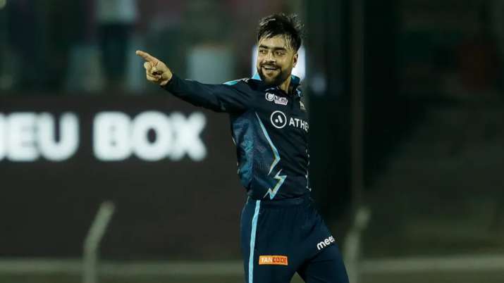 आईपीएल 2022 में पंजाब किंग्स के खिलाफ विकेट लेने के बाद जश्न मनाते हुए जीटी स्पिनर राशिद खान