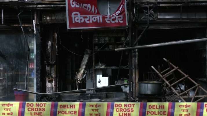 Delhi: Massive fire at Amar Colony in Lajpat Nagar area, 10 fire ...