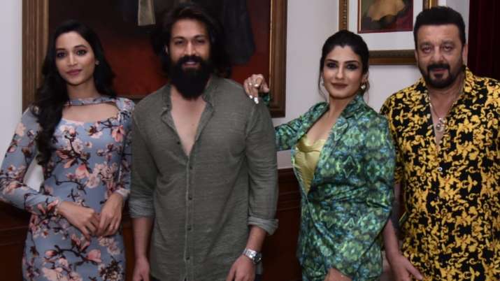 Ravina New Sex - KGF Chapter 2: Yash-Sanjay Dutt look suave in casual; Raveena Tandon,  Srinidhi are a sight to behold | Celebrities News â€“ India TV