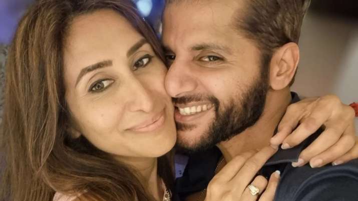 Teejay Sidhu's special wedding anniversary post for husband Karanvir Bohra will make you go awww