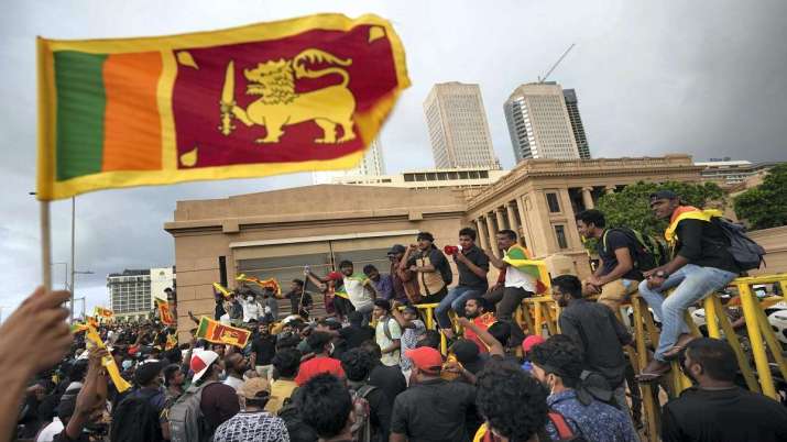 Krisis ekonomi Sri Lanka: Presiden Rajapaksa mengumumkan keadaan darurat mulai tengah malam
