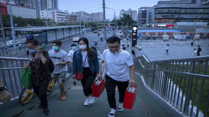 Efek Omicron: Ekonomi China terpukul karena kota-kota besar terhuyung-huyung di bawah penguncian