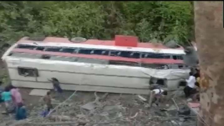 Maharashtra: 15 injured as bus falls into 25-feet deep gorge in Palghar | Video