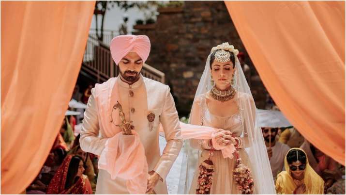 Udaariyaan actor Karan V Grover marries ladylove Poppy Jabbal, shares dreamy pic from Sikh wedding - Vimarsana News