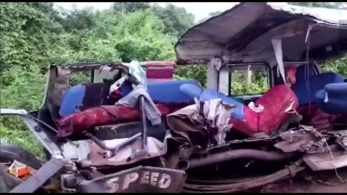 Karnataka Seven Killed As Cruiser Rams Into Tree In Dharwad India News India Tv 6840