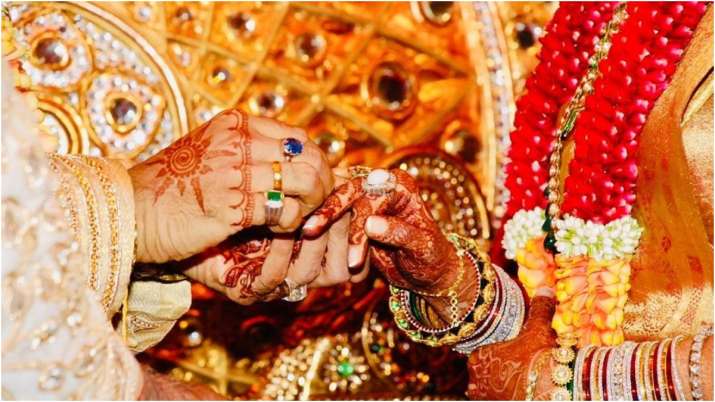 rajasthani-teacher-refuses-wedding-leave-and-takes-online-lessons