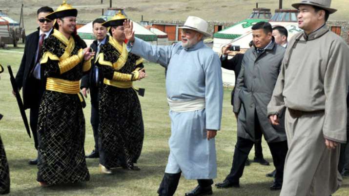 India Tv - Modi wore a traditional Mongolian robe