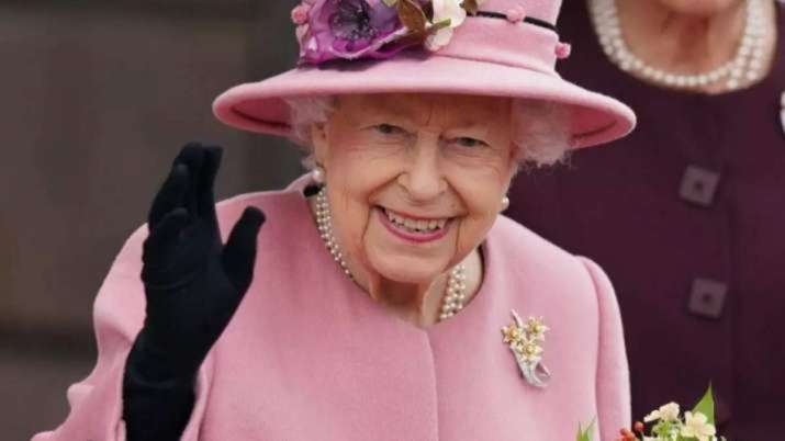 Queen Elizabeth has banned garlic at Palace and Netizens have come up with their own 'theories' - Vimarsana News