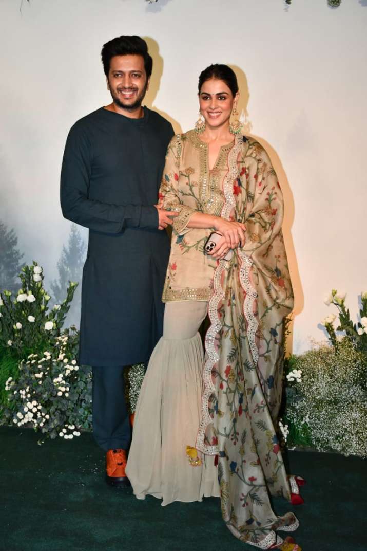 Deepika Padukone-Ranveer Singh to Sidharth-Kiara Advani, celebs join Salman  Khan for Eid celebrations | PICS | Celebrities News – India TV