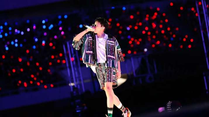 BTS' JHope becomes FIRST K-pop artist to headline Lollapalooza, joins Dua Lipa, Machine Gun Kelly & more; ARMY reacts - Vimarsana News