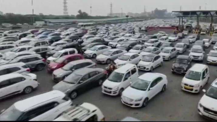 Heavy traffic jam on Delhi-Gurugram Expressway