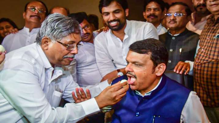 Celebrations erupt in BJP camp after Uddhav Thackeray resigns - Vimarsana News