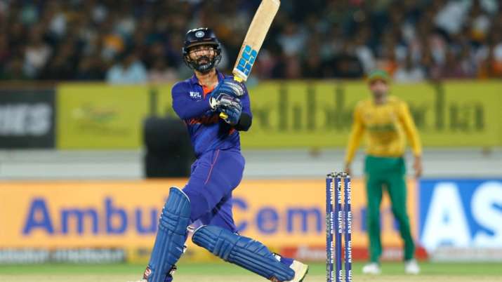 Twitter in awe of Dinesh Karthik after heroic 55 vs South Africa in 4th T20 at Rajkot