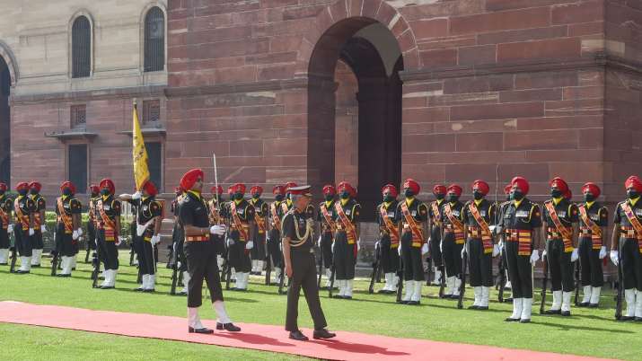 General MM Naravane receives guard of honour at the South