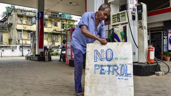 Petrol, diesel shortage news: Oil companies quell rumours, say 'fuel supply absolutely normal' | Business News – India TV