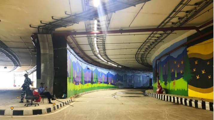 India Tv - Once the tunnel is operational, motorists travelling from Noida, Ghaziabad and east Delhi areas will have signal-free access to India Gate, Supreme Court, Mathura Road and vice-versa.