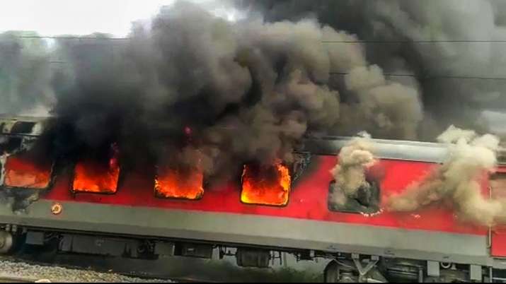 India Tv - Lakhisarai: Mob sets fire to Jammu Tawi Guwahati Express train in protest against Kendra Agneepath scheme, at Hajipur Friday, June 17