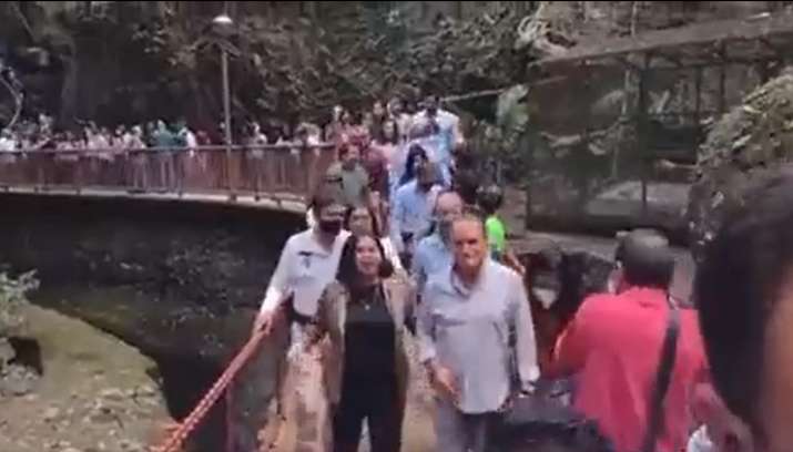 Mexican footbridge collapses during inaugural ceremony by mayor; locals fall onto rocks, boulders | VIDEO