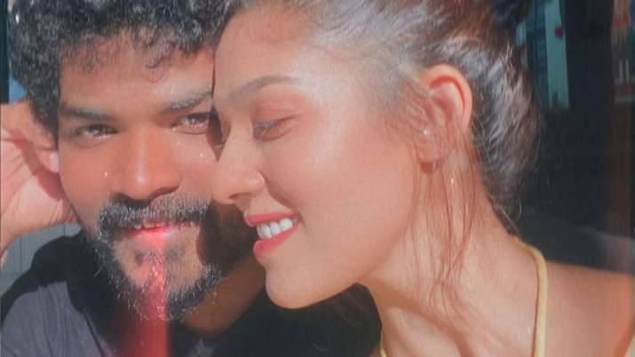 Nayanthara, Vignesh Shivan snuggle in sunkissed picture from honeymoon; fans want more