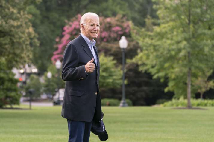 Biden leaves White House for 1st time since getting Covid