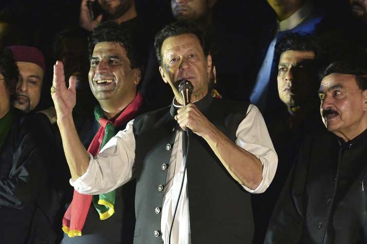 Pengadilan Pakistan mengeluarkan pemberitahuan penyebab pertunjukan kepada Imran Khan untuk komentar terhadap hakim sesi