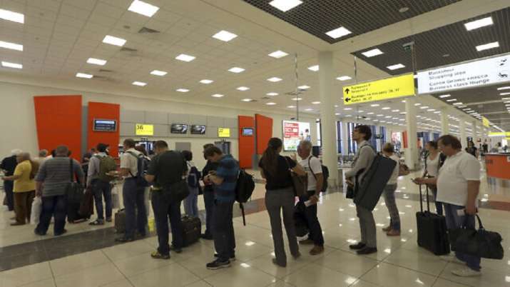 Departemen Pertahanan Inggris mengesampingkan larangan total visa untuk orang Rusia