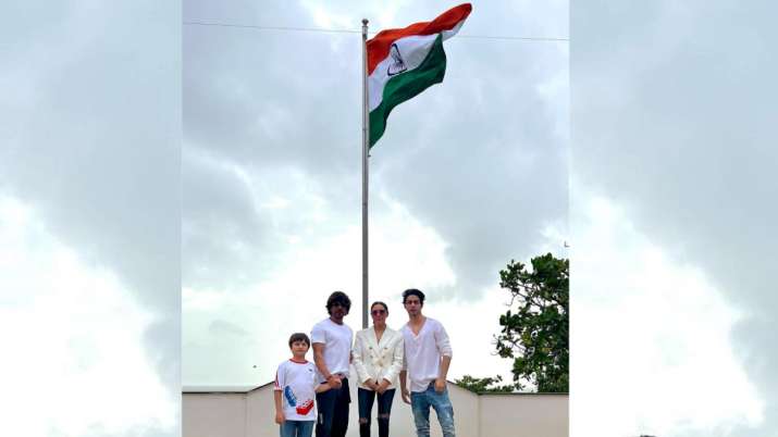 Shah Rukh Khan, Gauri Khan join Har Ghar Tiranga campaign with sons Aryan & AbRam ahead of Independence Day