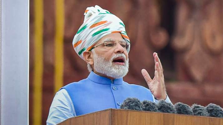 Decoding PM Modi's 76th Independence Day look: White safa with tricolour stripes & traditional kurta - Vimarsana News