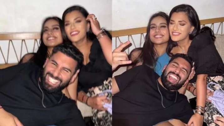 India Tv - Nysa Devgan and Janhvi Kapoor party with their friends