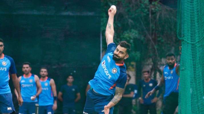 IND vs AUS 1 T20I: Virat Kohli berkeringat selama satu jam dengan bola di Mohali, dapatkah dia mengisi kekosongan perintis ekstra?