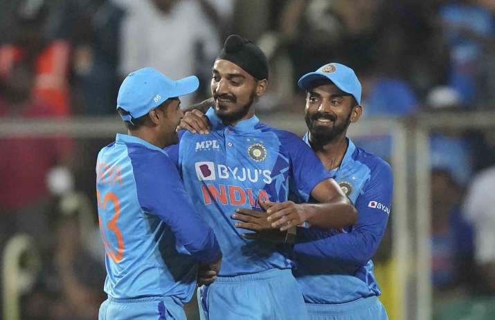 ind-vs-sa-1st-t20i-led-by-arshdeep-singh-india-bowling-attack-sets-twitter-on-fire