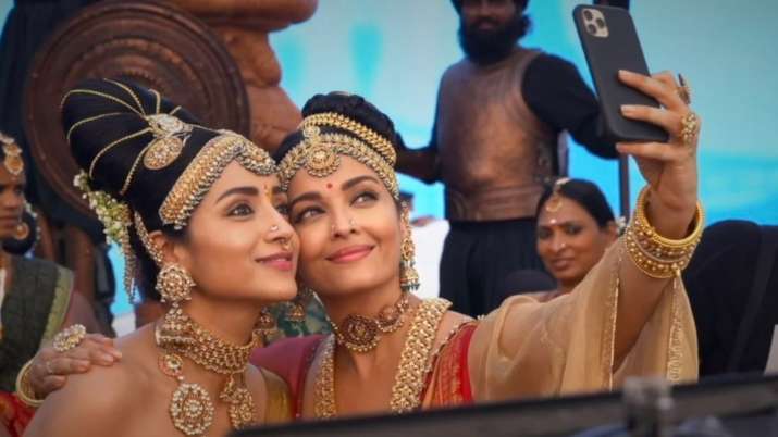 Aishwarya Rai-Trisha Krishnan selfie from Ponniyin Selvan 1 delights fans; they call them ‘Queens’