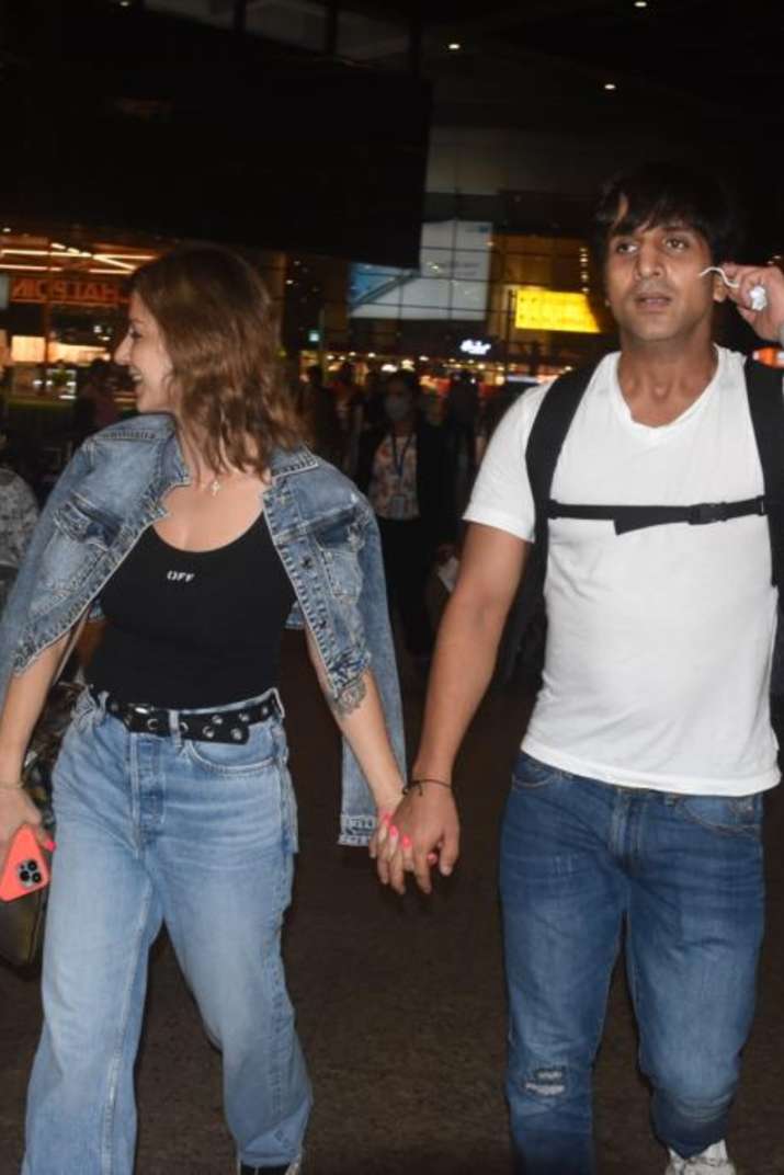 India Tv - Sussanne Khan & Arslan Goni spotted at airport