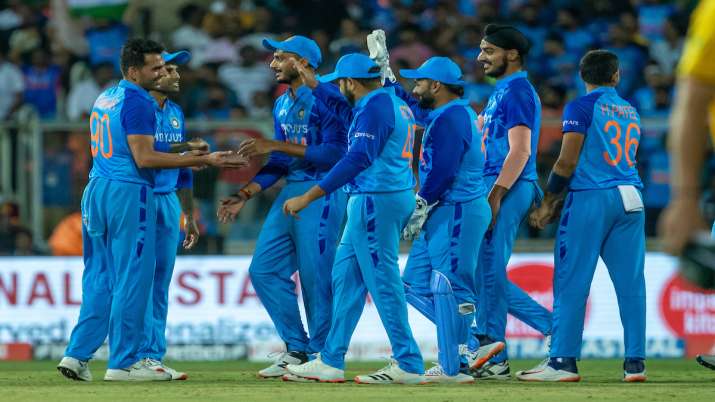 ind-vs-sa-1st-t20i-deepak-chahar-and-amp-arshdeep-singh-wreak-havoc-on-south-africa-india-require-106-to-win