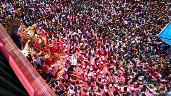 India Tv - Devotees gathered in Lalbaughcha Raja Visarjan Yatra