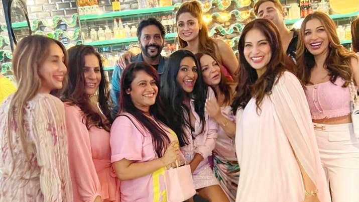 India Tv - Shamita shetty, VJ Anusha, Sophie and others attend Bipasha Basu baby shower