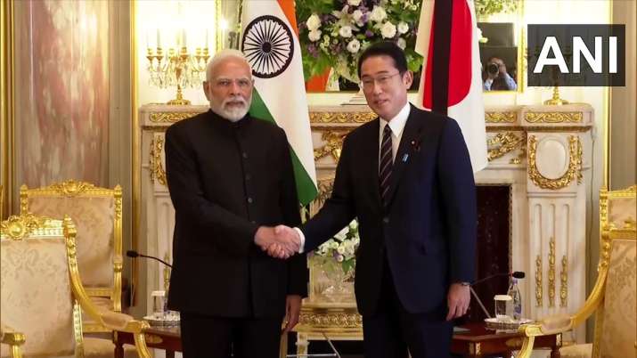 PM Narendra Modi bertemu dengan rekan Jepang Fumio Kishida