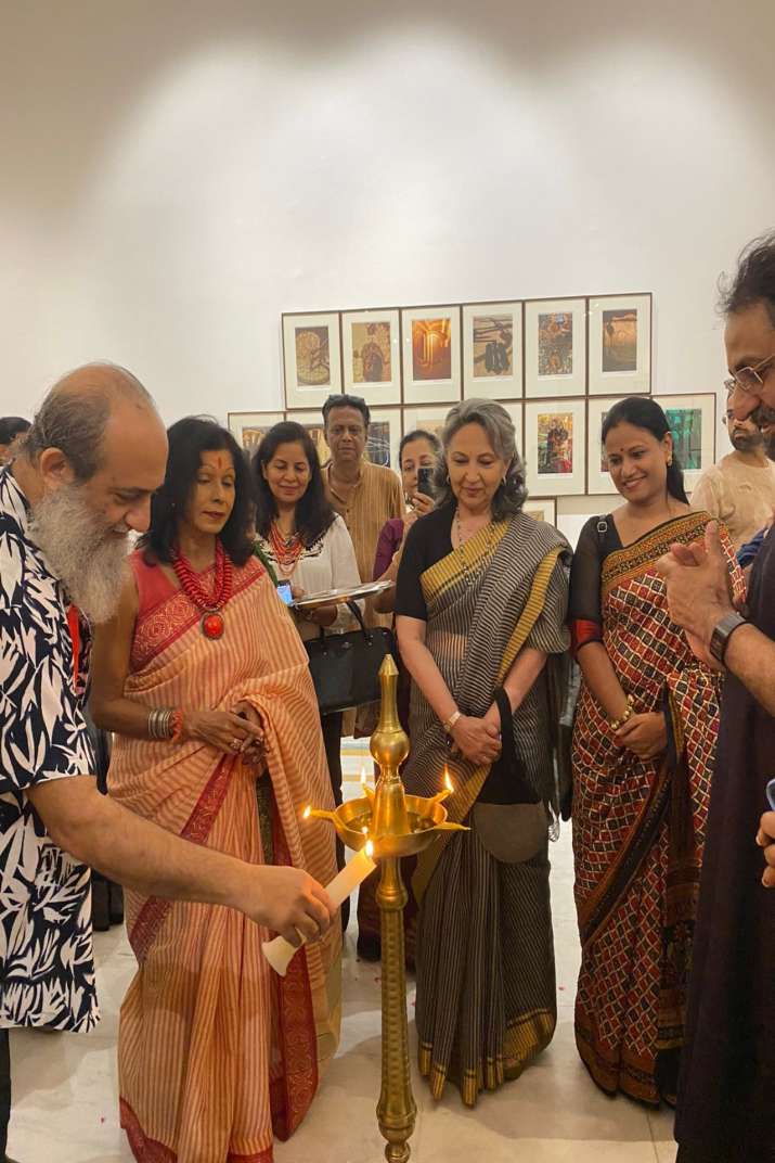 India Tv - lamp lighting ceremony in the presence of actor Sharmila Pataudi and Padmashree Shovana Narayan and Sanjay Bhattacharya