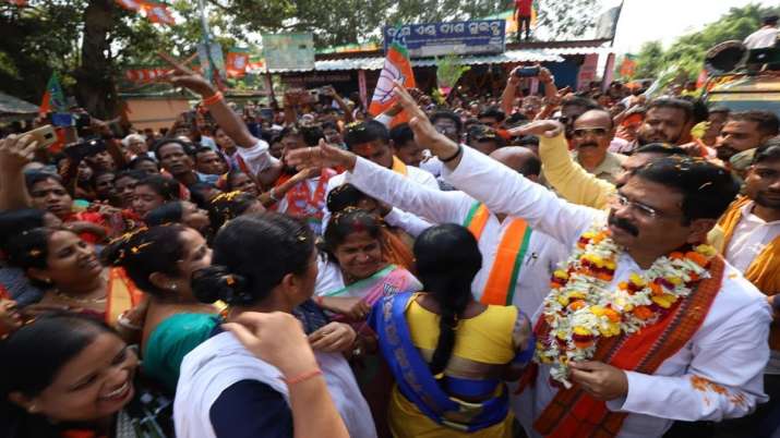 Odisha by-poll battle intensifies amid 'cash-for-vote' allegation; BJP’s Pradhan embarks on padayatra