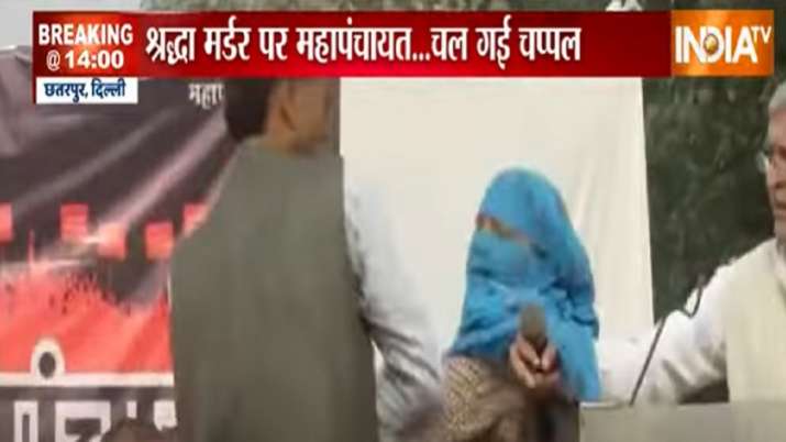 Delhi woman hits man with slippers in mahapanchayat whose son married her daughter, creates drama | WATCH